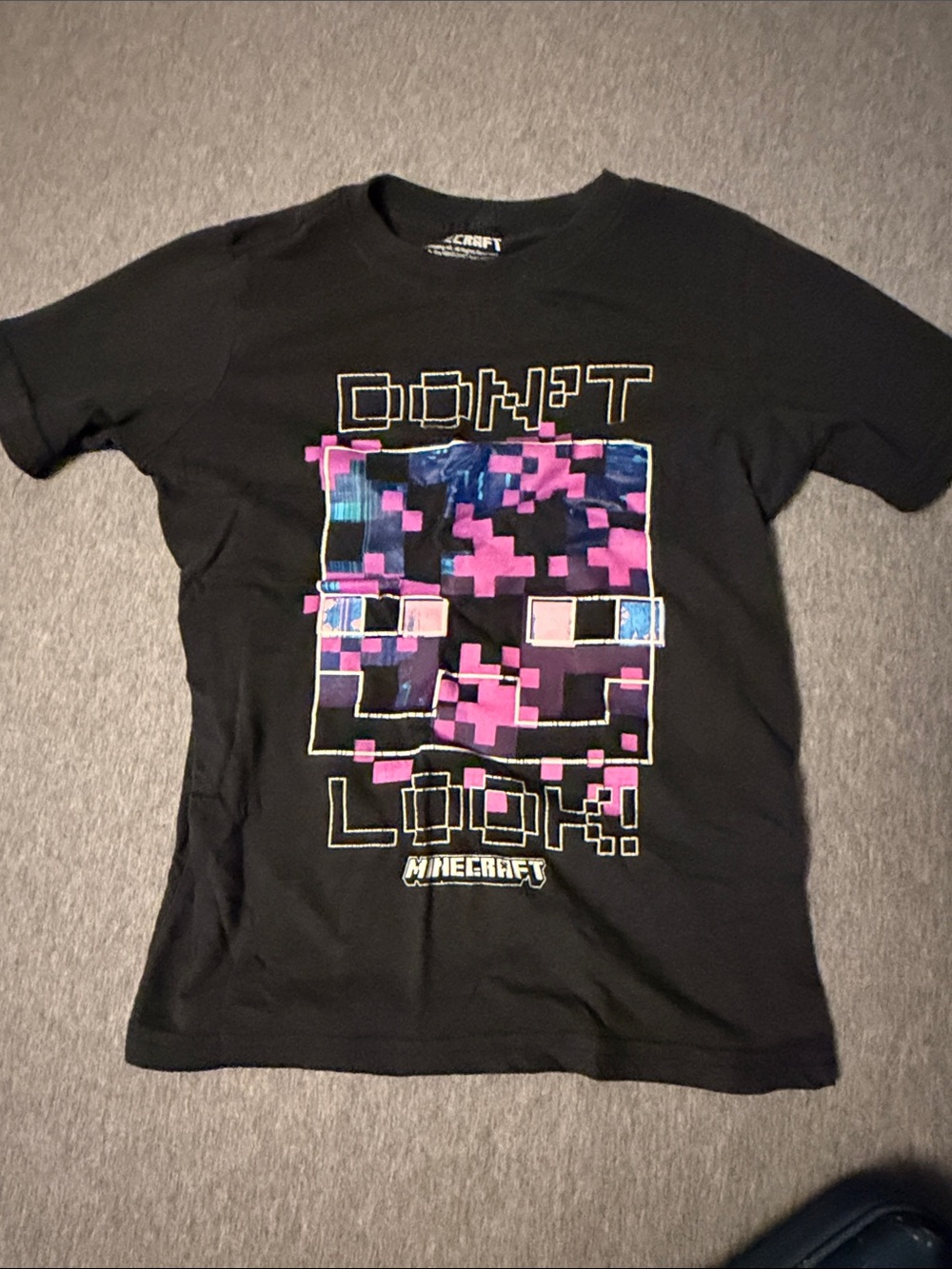 Minecraft Kids' 'Don't Look' Graphic Tee - Black with Pink Accents size 7